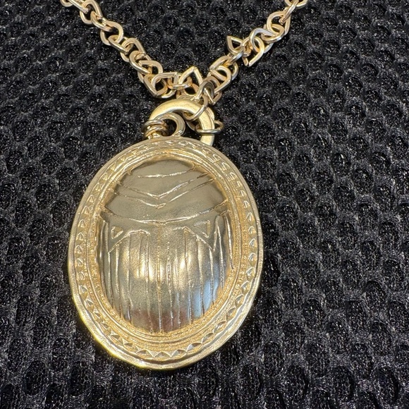 Stunning Chico's Gold-Tone Necklace with Vibrant Carnelian-Style Pendant - Picture 8 of 10